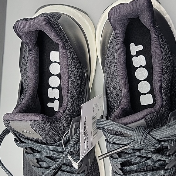 NiB Adidas Ultraboost in Black size 7 - Picture 5 of 12